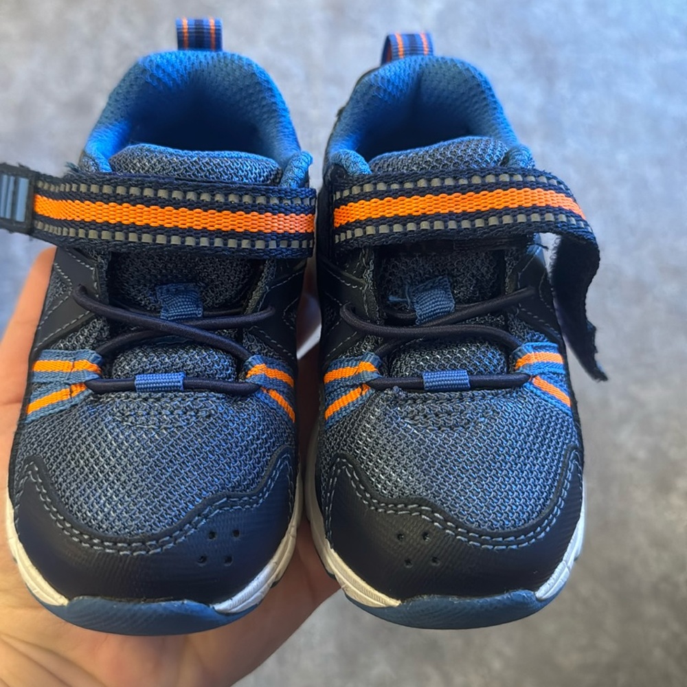 LIKE NEW toddler sneakers (XW)